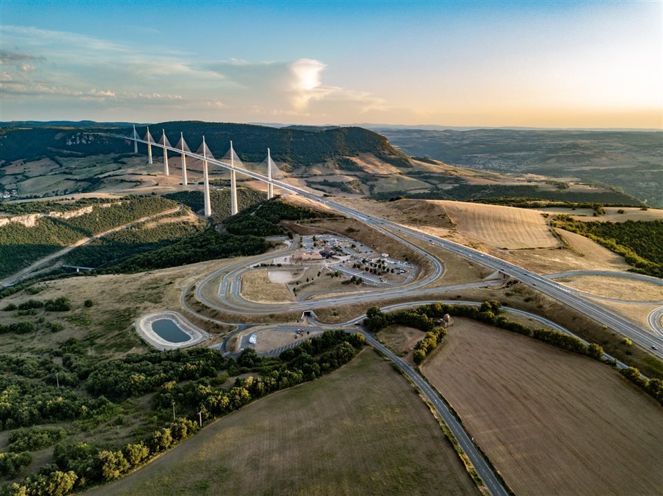 에르 뒤 비아뒥 드 미요 (Aire du Viaduc de Millau) 휴게소 & 전망대